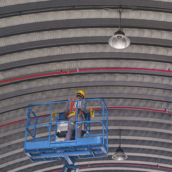 piattaforma aerea manutenzione impianti elettrici