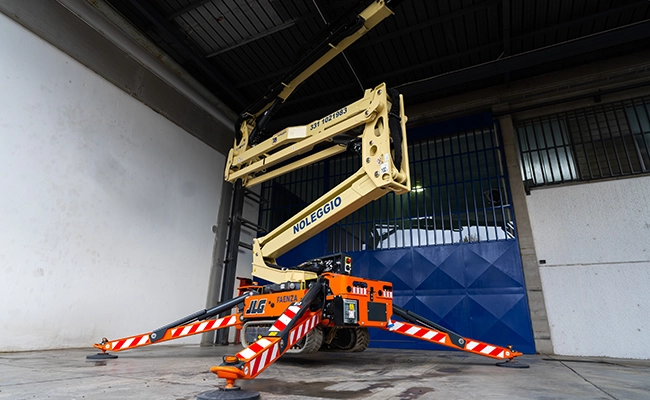 piattaforma a ragno cingolata a noleggio Imola