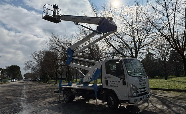 piattaforma aerea articolata telescopica a noleggio a Faenza