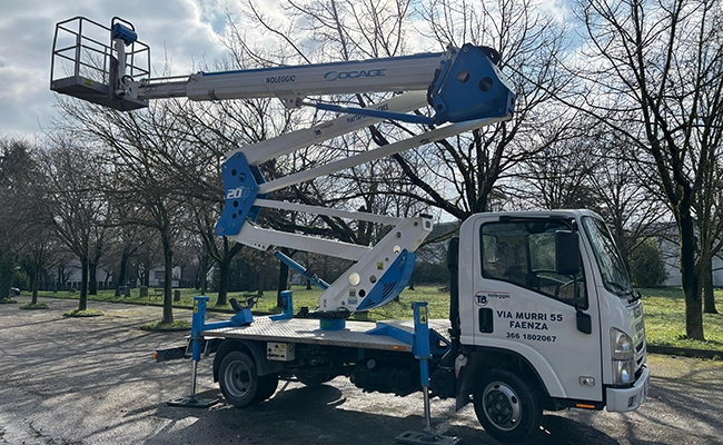 piattaforma aerea articolata telescopica a noleggio a Ravenna